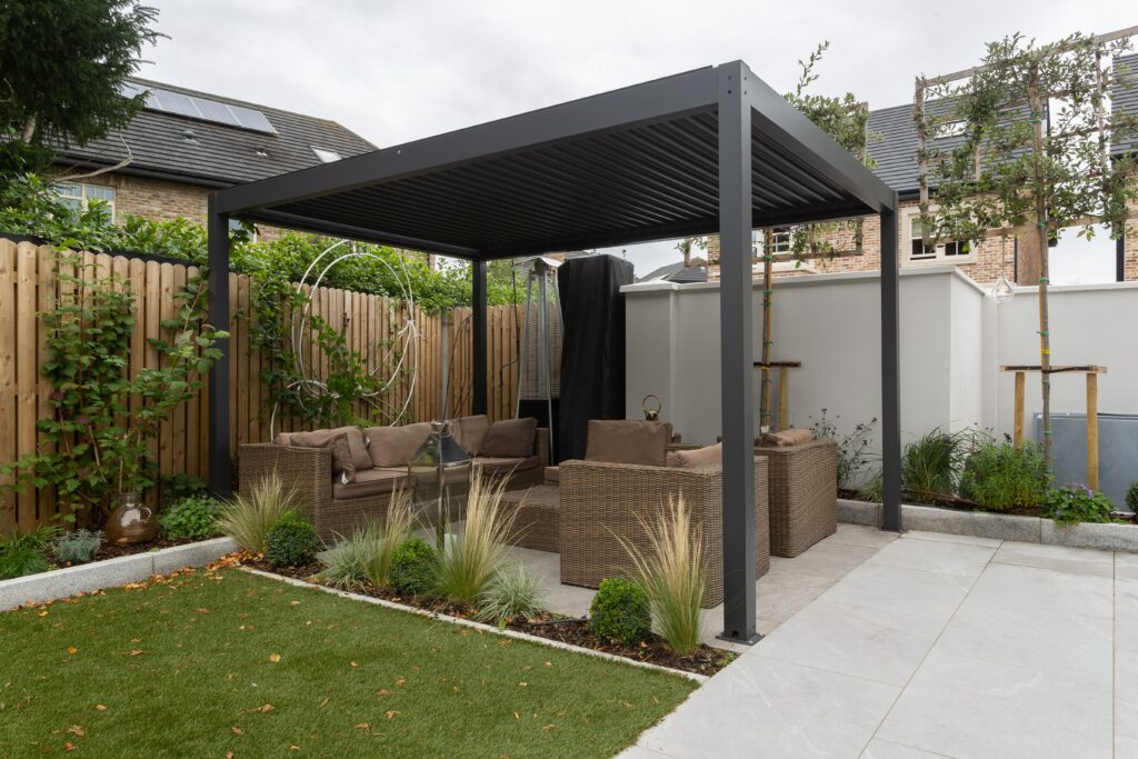 pergola bioclimatique, une solution moderne pour de l'ombre sur sa terrasse